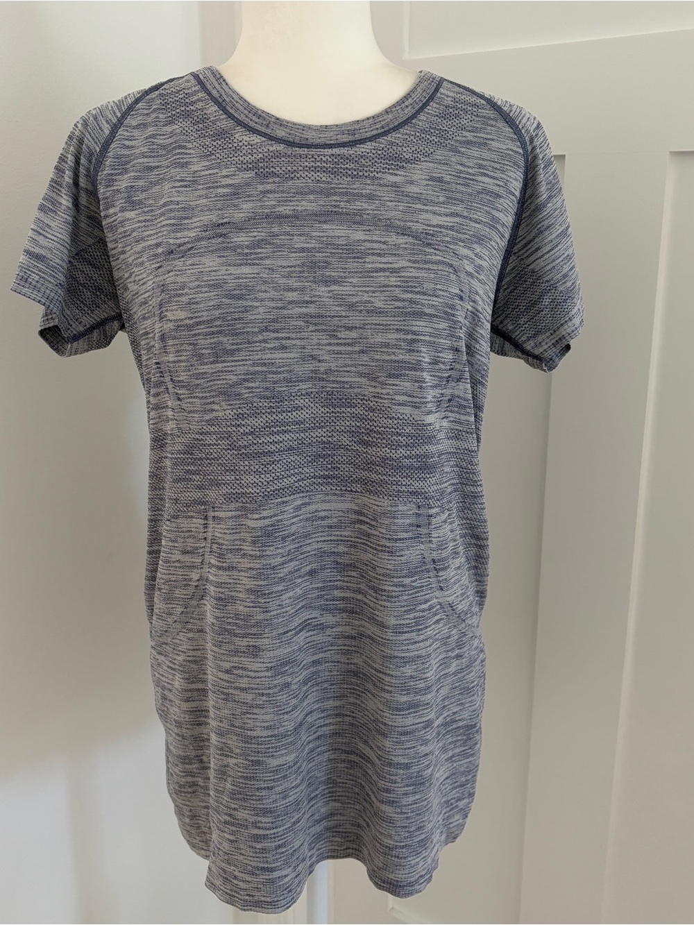 Lululemon Swiftly Tech Shirt Women’s 12 Blue Space Dye Pattern Short Sleeve*W12